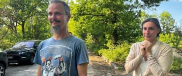Famiglia del bosco, 9 mesi di strazio. Il pianto disperato di Catherine: «Non ci dicono neanche dove andranno a scuola»