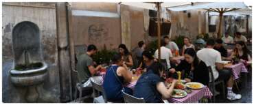 “I ristoranti sono pieni”, Berlusconi lo diceva già nel 2011: a Ferragosto oltre un miliardo in 24 ore