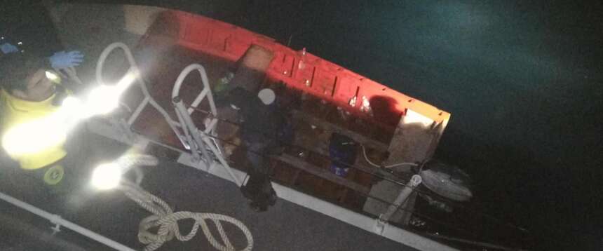 Tenta la fuga in mare aperto: scafista algerino inseguito e arrestato dalla GdF in Sardegna