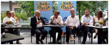 La Russa a Ragalna: «Il centrodestra vincerà anche senza Vannacci». Poi l’affondo su Report e il Ponte sullo Stretto