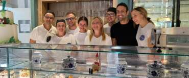 Una foto della premier Giorgia Meloni in vacanza in Puglia qualche anno fa