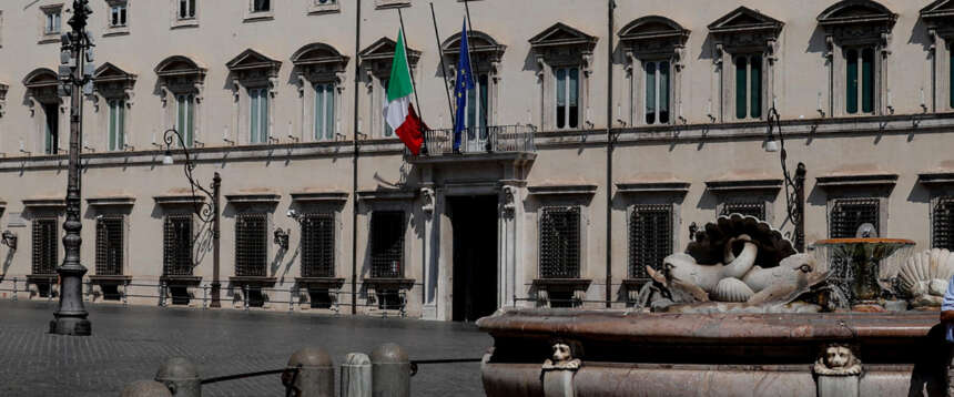 Palazzo Chigi si veste di tricolore: divise patriottiche per i commessi, no alle camicie col collo alla francese
