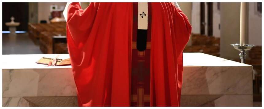 Malore fatale mentre celebra la Messa: chi era il sacerdote 47enne che ha commosso il Molise