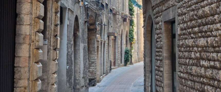 Perugia, dramma in un hotel: muore un musicista romano per il monossido di carbonio, grave una donna