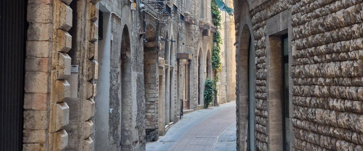 Perugia, dramma in un hotel: muore un musicista romano per il monossido di carbonio, grave una donna
