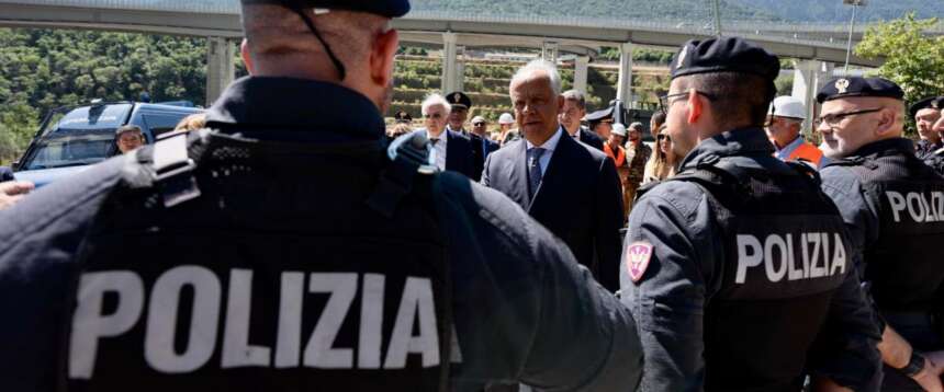 Sicurezza, Piantedosi: «46.000 assunzioni da quando il governo è in carica e altre 25.000 in arrivo»