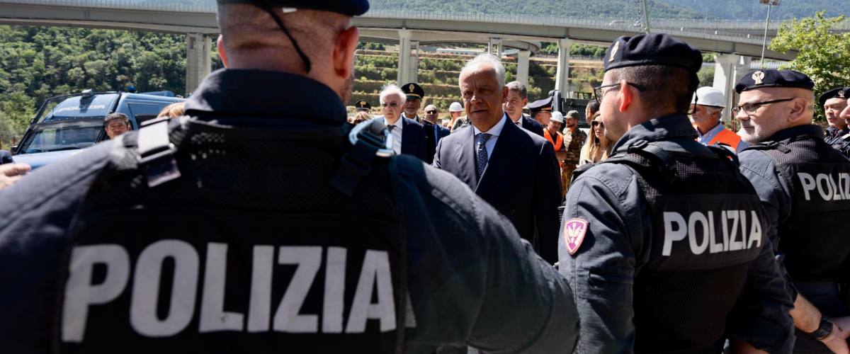 Sicurezza, Piantedosi: «46.000 assunzioni da quando il governo è in carica e altre 25.000 in arrivo»