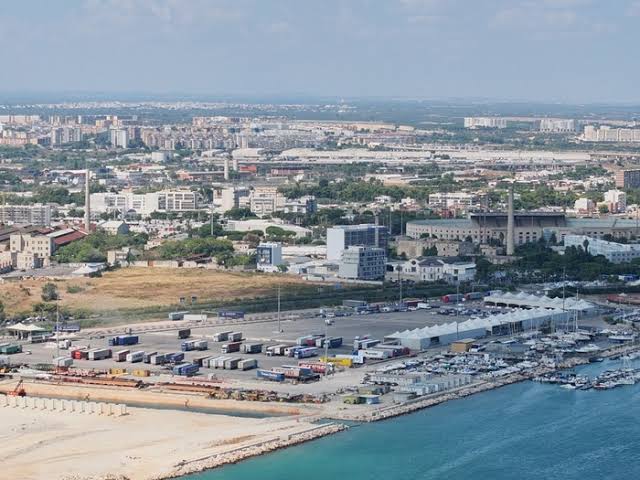 giallo nel porto di bari tre missili anticarro nel furgone francese e l8217ombra del traffico internazionale di armi da Secoloditalia.it giallo nel porto di bari tre missili anticarro nel furgone francese e l8217ombra del traffico internazionale di armi