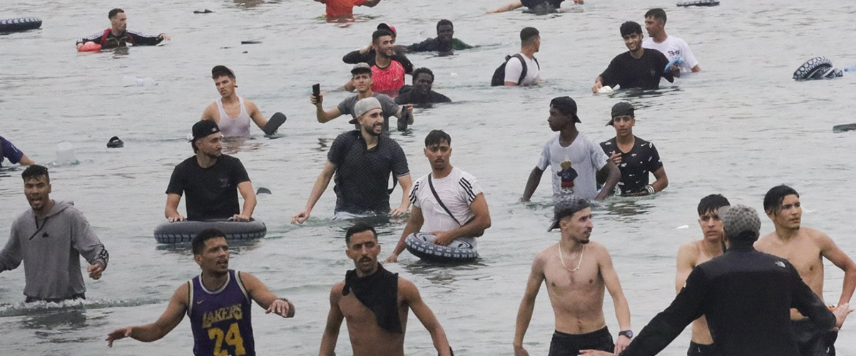 Sondaggio ammazza-sinistra: “Basta invasione di migranti”. Tra Pd, Avs e +Europa vince l’apertura delle frontiere