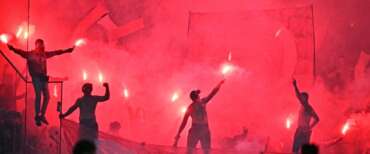 Bergamo, sequestrati 45 kg di fumogeni e fuochi d’artificio a due tifosi dell’Hapoel Tel Aviv: daspo e denuncia