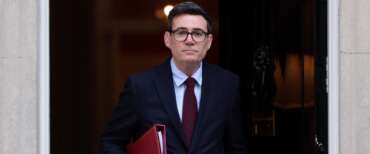 Il padre di Andy Burnham è morto: aveva l’Alzheimer e non sapeva che il figlio fosse diventato premier