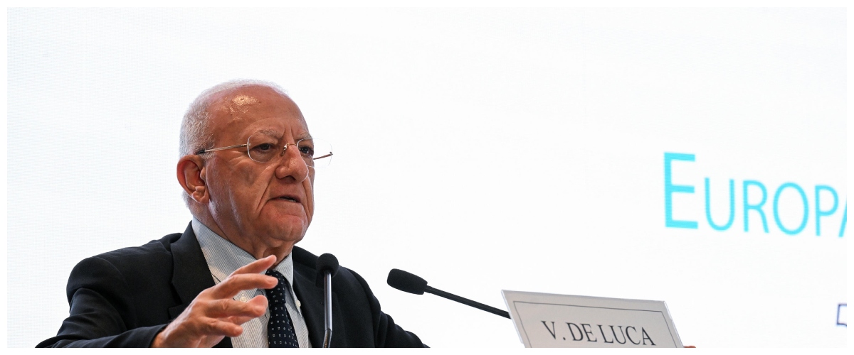 venti frustate agli incivili come fanno a singapore vincenzo de luca torna a fare lo sceriffo da Secoloditalia.it venti frustate agli incivili come fanno a singapore vincenzo de luca torna a fare lo sceriffo
