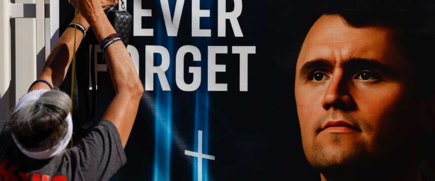 Oltraggio alla memoria di Kirk: alla vigilia dell’anniversario della morte spunta un “concorso di somiglianza”