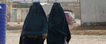 Islamizzazione, a Cortona arriva la svolta targata destra: divieto di burqa negli uffici del Comune