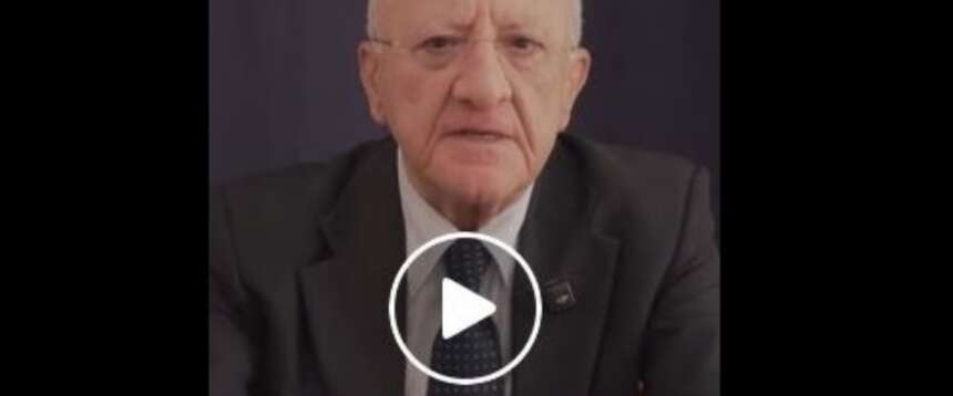 De Luca asfalta i colleghi dem e si dice favorevole al provvedimento del governo sul divieto di burqa e niqab a scuola. Anzi, va anche oltre questo assenso e rilancia…