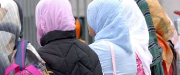 Divieto di burqa in classe: l’analista arabo difende il provvedimento del governo Meloni e annichilisce la sinistra italiana e i suoi tabù