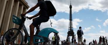 Francia, la crisi del debito ribalta l’Europa: ora i mercati premiano l’Italia