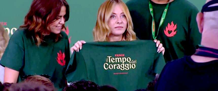 Giorgia Meloni a Fenix scalda la platea dei giovani di FdI col discorso conclusivo della kermesse
