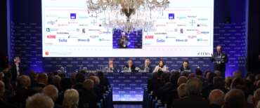 Il sondaggio di Cernobbio parla chiaro: gli imprenditori promuovono a pieni voti strategia e stabilità del governo e bocciano sonoramente l’opposizione