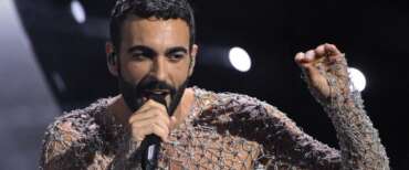 Mengoni inaugura a Milano i concerti “poveri free”: biglietti da 200 euro, niente hit e cellulari sigillati
