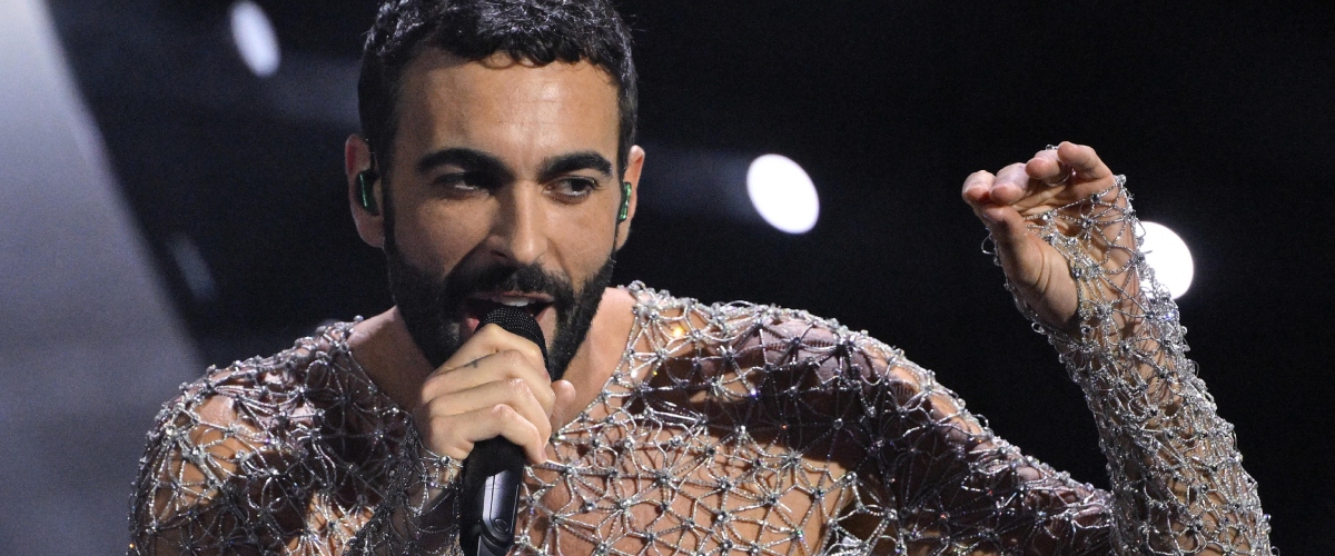 mengoni inaugura a milano i concerti poveri free biglietti da 200 euro niente hit e cellulari sigillati da Secoloditalia.it mengoni inaugura a milano i concerti poveri free biglietti da 200 euro niente hit e cellulari sigillati
