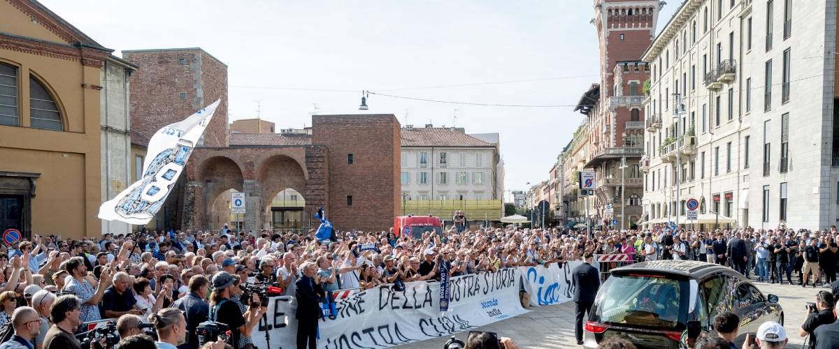 milano abbraccia per l8217ultima volta mazzola cori e lacrime per il simbolo della grande inter da Secoloditalia.it milano abbraccia per l8217ultima volta mazzola cori e lacrime per il simbolo della grande inter