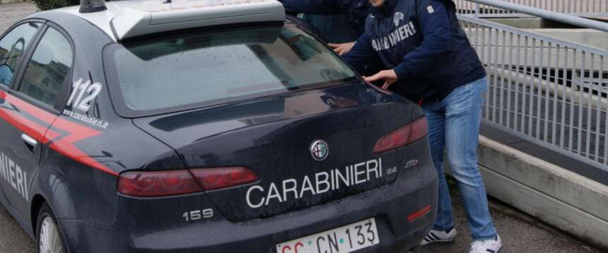 Allarme rosso a Pesaro: scoperta una “fabbrica” di molotov, fermati 4 giovani antagonisti