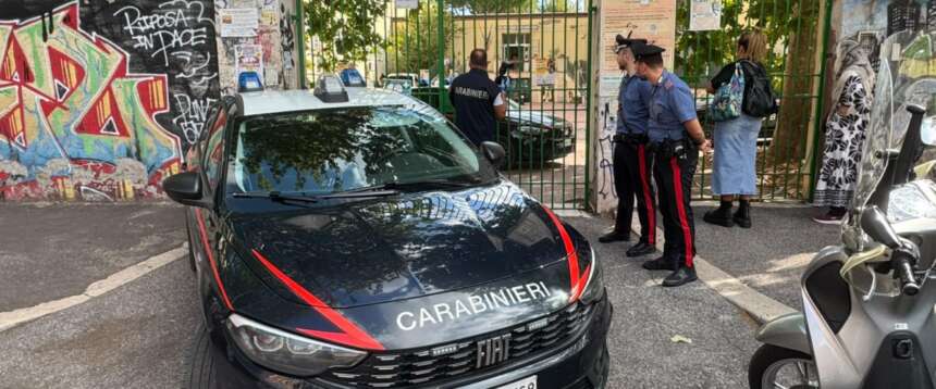 Prof accoltellata dall’alunno 13enne, dopo i fendenti scatta pure la gogna social