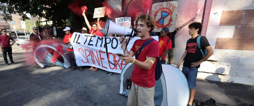 Spin Time, la piazza militante fa flop: 15 sigle disertano il corteo