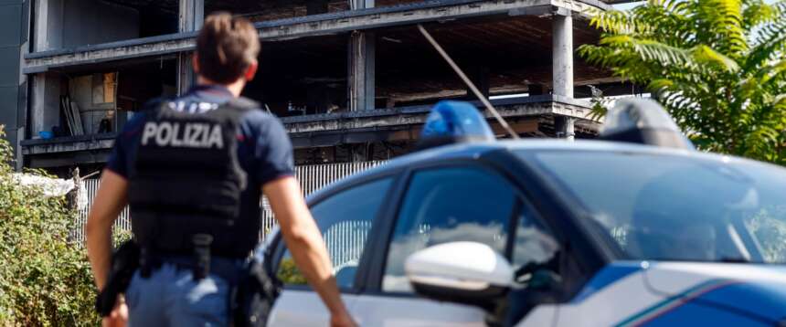 Ucciso a coltellate e trovato cadavere in un parco vicino l’edificio sgomberato ieri in Via Tallone