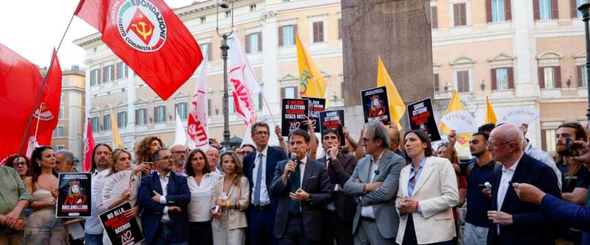 Primarie del campo largo, la saga infinita: Tridico (M5S) dice sì, Decaro nì. E tutti citano il programma che non c’è