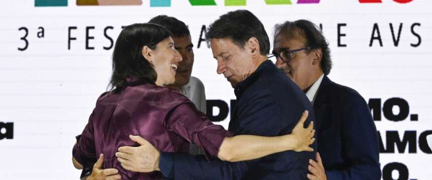 Campo largo in tilt dopo la lettera di Schlein a Meloni sull’energia. Conte e Bonelli la scaricano: “Un errore rivolgersi al governo”