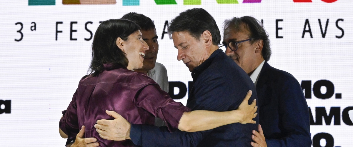 Campo largo in tilt dopo la lettera di Schlein a Meloni sull’energia. Conte e Bonelli la scaricano: “Un errore rivolgersi al governo”