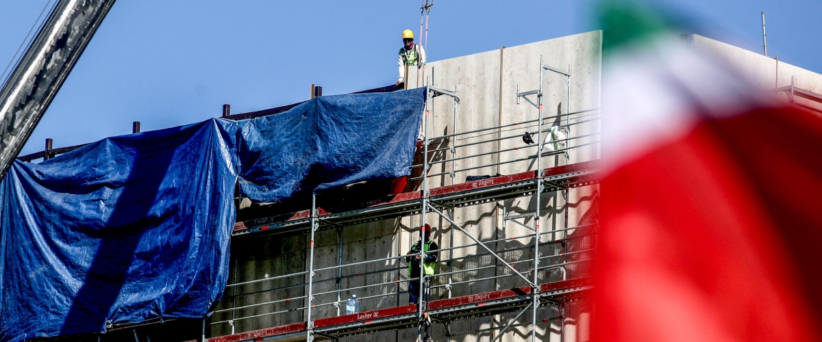 Caporalato al cantiere del Consolato Usa a Milano: 31mln di risarcimento per 292 operai. Calderone: “Chi denuncia non è solo”