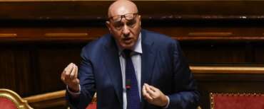 Crosetto: “Passeremo lo stretto di Bab el-Mandeb senza aspettare la burocrazia Ue. Il presidio del mare è vitale”
