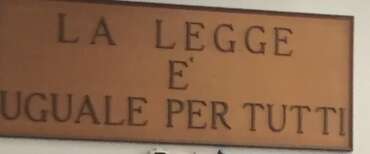 «Mi ha mostrato i genitali»: 18enne denuncia un giudice, il Csm lo sospende per un anno