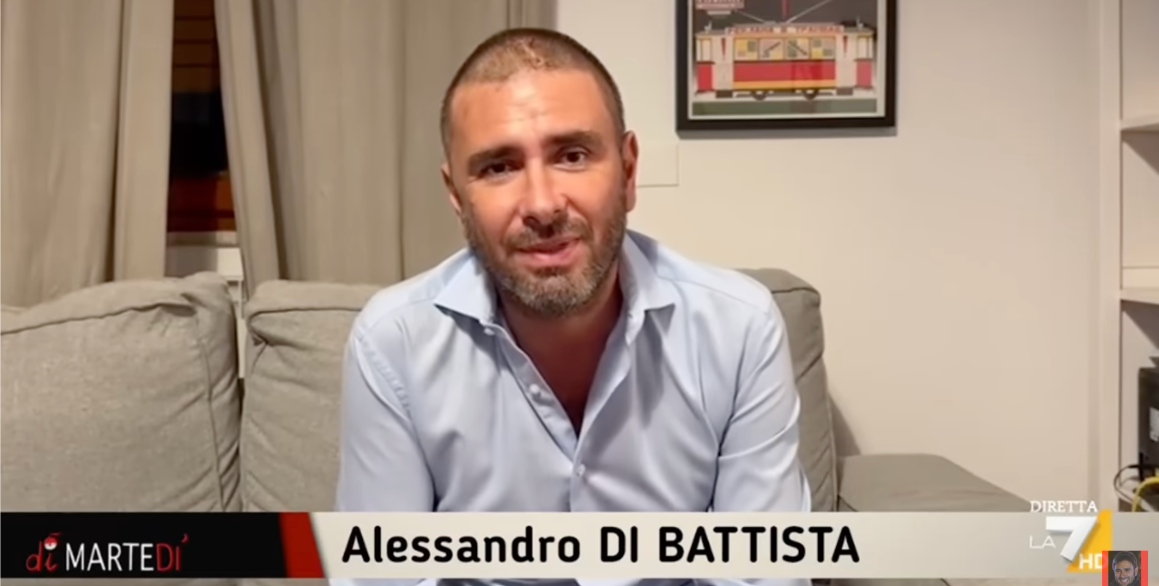 Di Battista torna in tv con un messaggio a Floris. “Sto meglio”. Gli indizi sull’intervento subito (video)