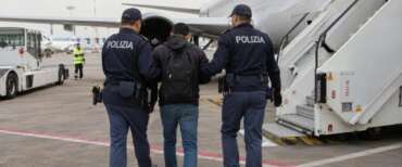 Ennesimo islamista pericoloso rimpatriato, Piantedosi: ne va della sicurezza dei cittadini
