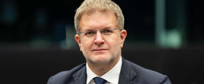 «L’affermazione di AfD è la bocciatura dei governi ammucchiata. E una lezione per l’Europa: abbandoni timidezze e follie green». Parla Fidanza