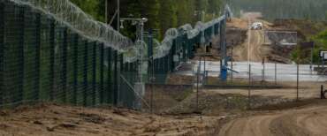 Il recinto al confine tra Finlandia e Russia per evitare che Mosca usi i migranti come strumento di guerra ibrida