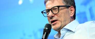 Manovra, Giorgetti: “Faremo di più, ma sempre con realismo”. E rilancia sulla flat tax fino a 100mila euro