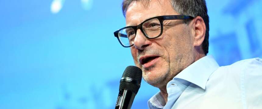 Manovra, Giorgetti: “Faremo di più, ma sempre con realismo”. E rilancia sul limite più alto per la flat tax