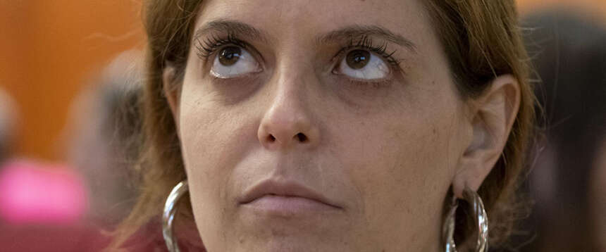 Conti pignorati dai suoi ex collaboratori, ma Ilaria Salis pubblica foto di case di lusso a Milano: perché?