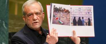 Onu, il presidente iraniano accusa Trump di terrorismo e mostra le foto dei bambini uccisi. La delegazione Usa abbandona la sala