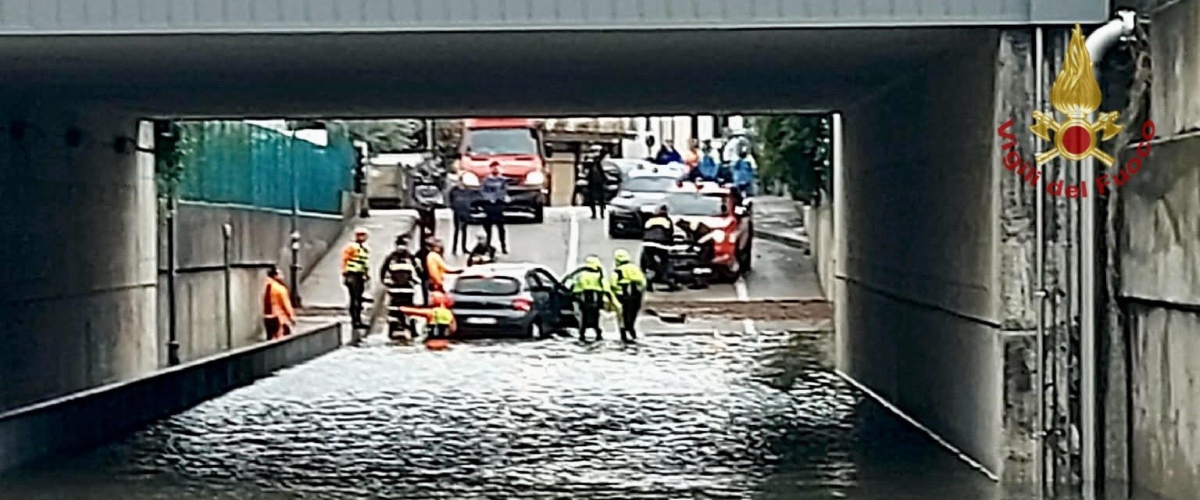 maltempo una donna 232 annegata intrappolata nella sua auto in provincia di udine sotto choc i carabinieri che hanno tentato di salvarla da Secoloditalia.it maltempo una donna 232 annegata intrappolata nella sua auto in provincia di udine sotto choc i carabinieri che hanno tentato di salvarla