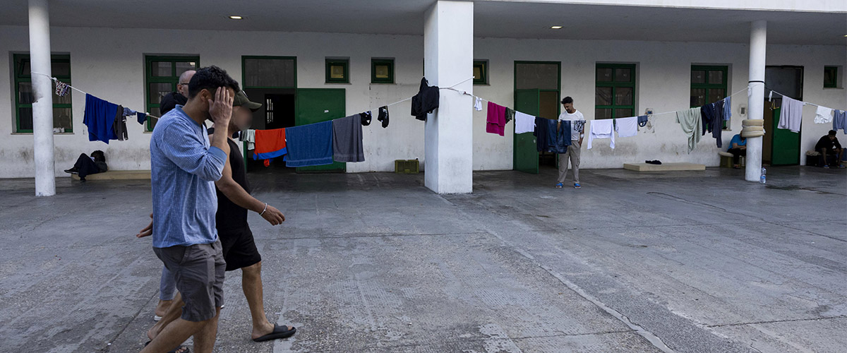 Scoperta la “banda” dei medici “rossi” che falsificava i certificati per impedire l’espulsione dei migranti. FdI: “Vanno radiati”