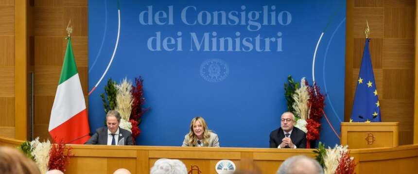 Dalle prime pagine dei giornali italiani sparisce la notizia del record del governo Meloni: all’estero ne parlano, qui no