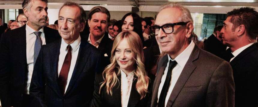 Giorgia Meloni con Carlo Capasa e Giuseppe Sala alla serata di inaugurazione della Milano Fashion Week