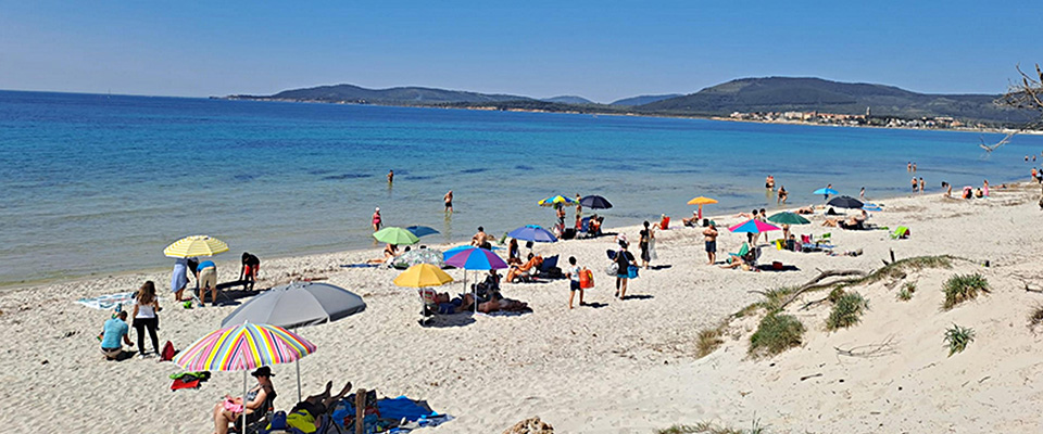 scafisti sulle spiagge della sardegna i bagnanti si ribellano rivolta urla e migranti messi in fuga da Secoloditalia.it scafisti sulle spiagge della sardegna i bagnanti si ribellano rivolta urla e migranti messi in fuga