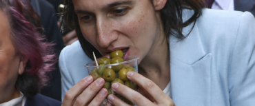 Olive ascolane di traverso alla Schlein, mezzo Pd si ammutina e accusa: “Vogliono toglierci di mezzo”